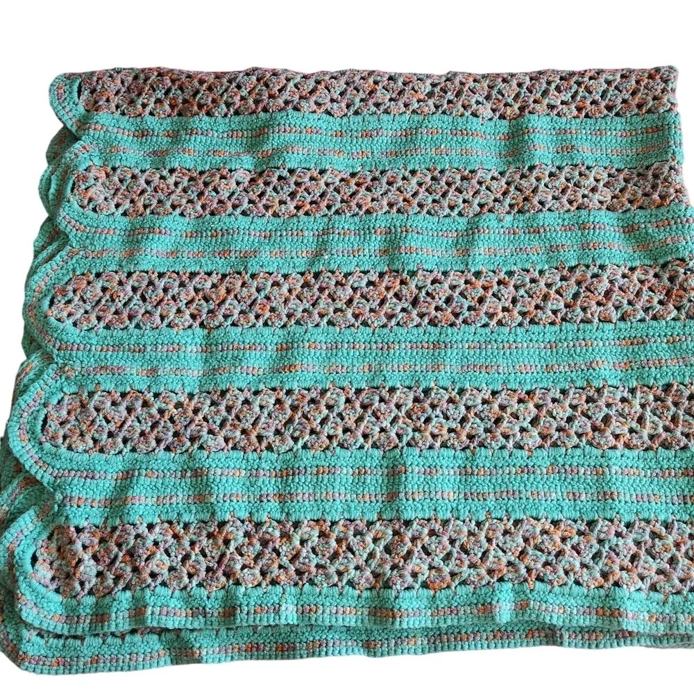 CROCHET‎ Throw Blanket Afghan 48x60 Scalloped Teal Blue Cottagecore Grannycore
